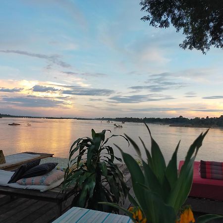 Pomelo Restaurant And Guesthouse'S Fishermen Bungalow & A Tammarine Bungalow River Front Ban Khon Extérieur photo