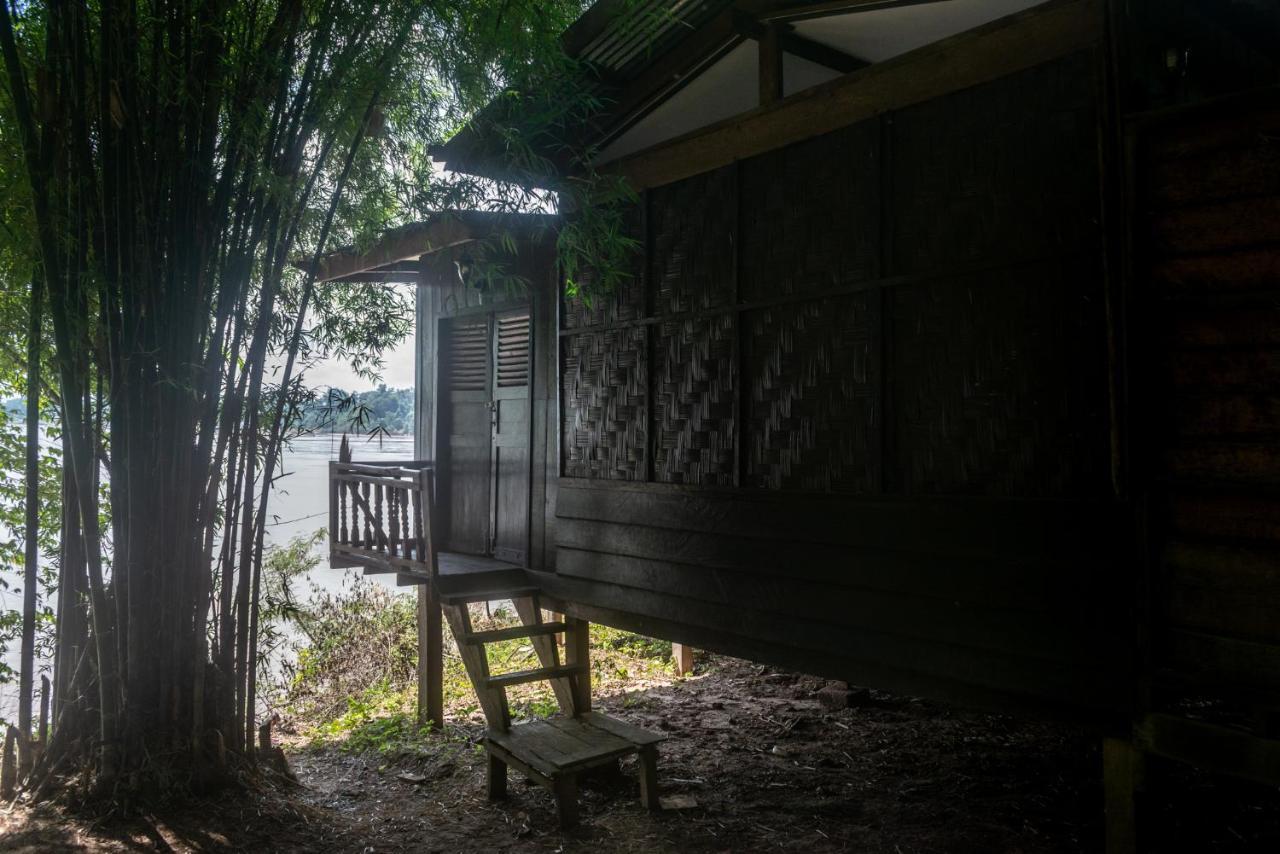 Pomelo Restaurant And Guesthouse'S Fishermen Bungalow & A Tammarine Bungalow River Front Ban Khon Extérieur photo