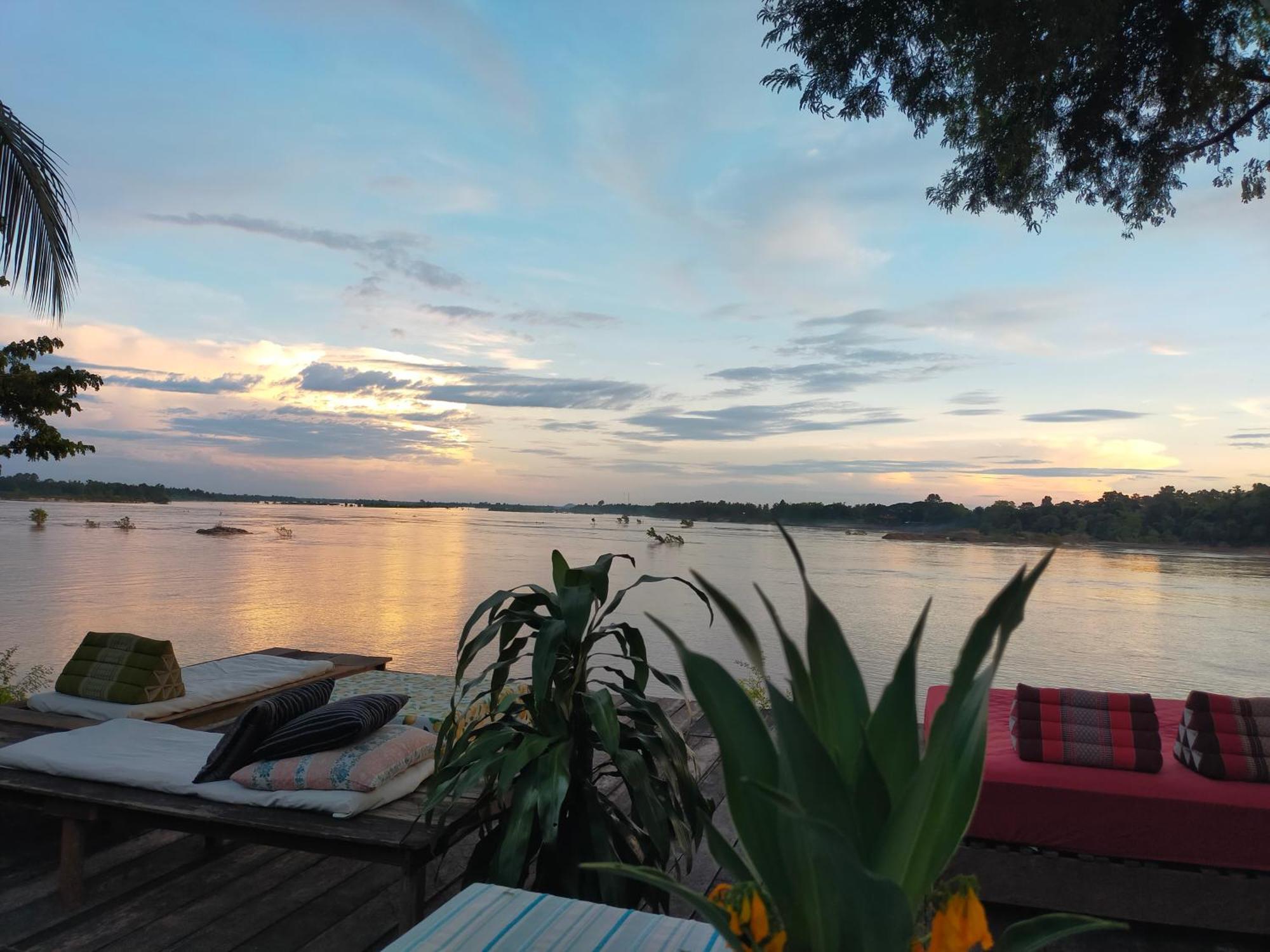 Pomelo Restaurant And Guesthouse'S Fishermen Bungalow & A Tammarine Bungalow River Front Ban Khon Extérieur photo