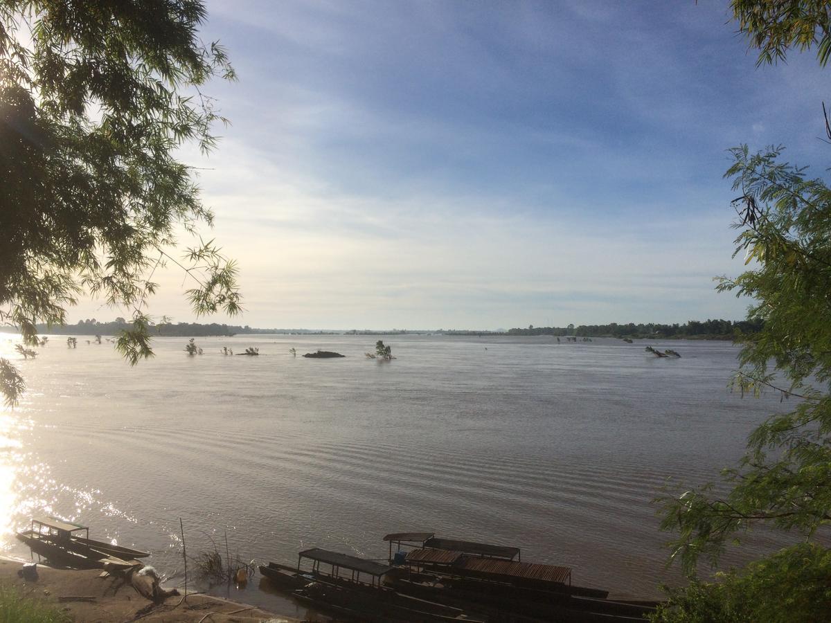 Pomelo Restaurant And Guesthouse'S Fishermen Bungalow & A Tammarine Bungalow River Front Ban Khon Extérieur photo