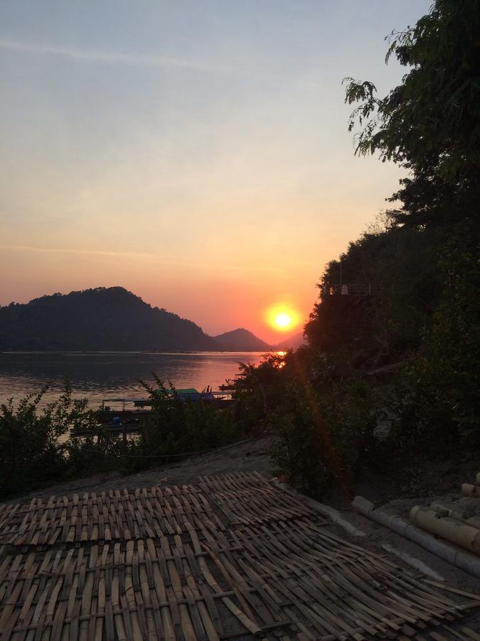 Pomelo Restaurant And Guesthouse'S Fishermen Bungalow & A Tammarine Bungalow River Front Ban Khon Extérieur photo